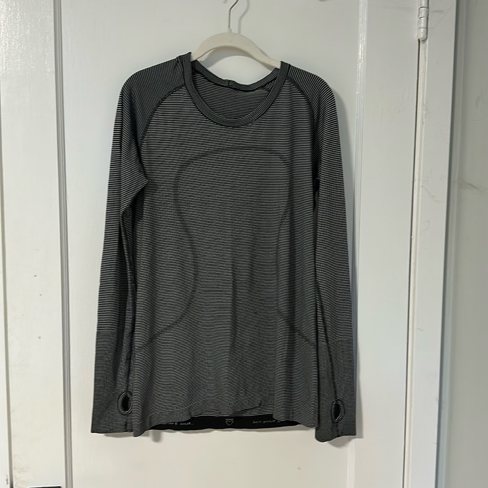 Lululemon long sleeve with thumb holes